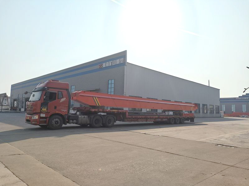 兩臺10噸跨度22.5米的電動單梁起重機(jī)，發(fā)往湖北黃岡